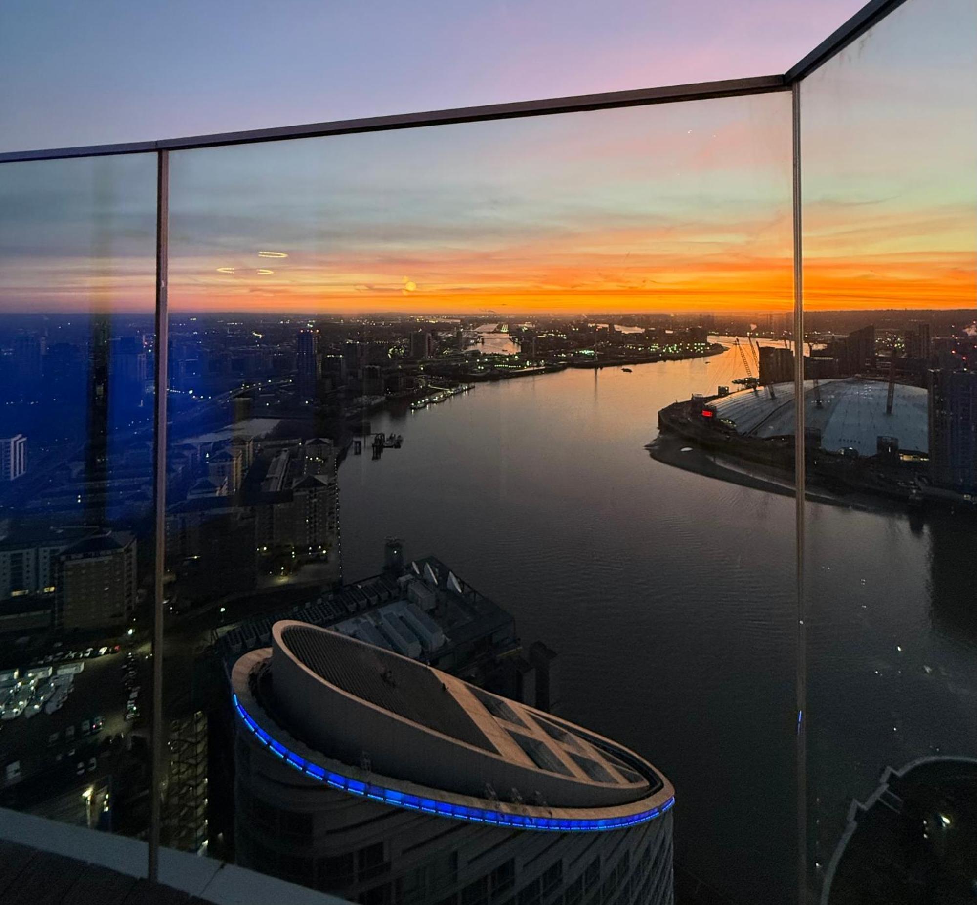 Luxury Modern 2 Bed Flat With Balcony And City View - Canary Wharf City Center London Luaran gambar